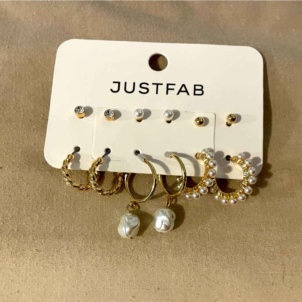 6 pairs of NWT earrings Just Fab
